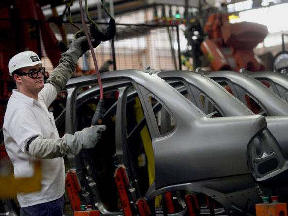 Consumo de eletricidade pela indústria brasileira cai 4,9%